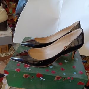 F5J black patent kitten heel pumps